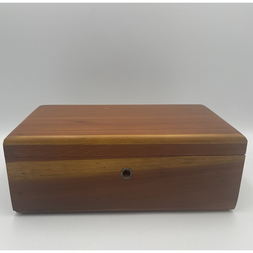 Vintage Lane Cedar Box Hope Chest Promo U & I Furniture Co. Logan UT With Key 9"